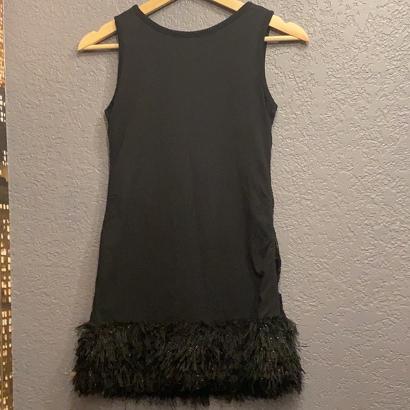 GUESS - tank w black sequins and faux feather fluff on the hem - L - Picture 16 of 16